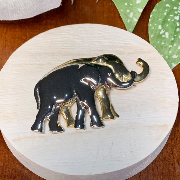 Vintage Shining Silver and Gold Tone Elephant Brooch. - Picture 6 of 10
